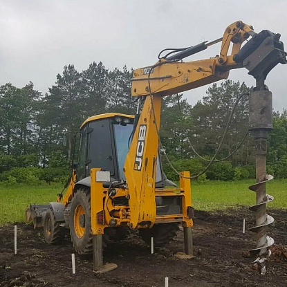 Экскаватор-погрузчик JCB (ямобур ø300)